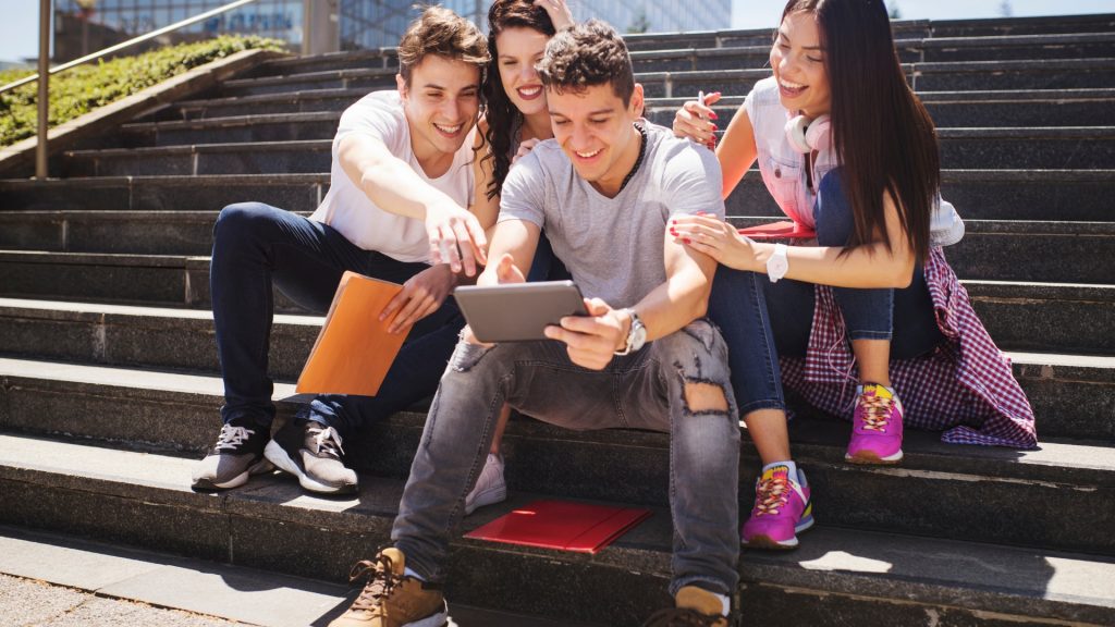 Knihy, ktoré by ste mali prečítať pred tridsiatkou